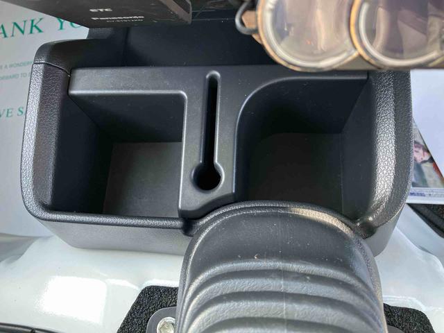 サンバートラックグランドキャブ　４ＷＤ　５速マニュアルパートタイム４ＷＤ　デフロック　５速マニュアル　６６０ｃｃ　運転席・助手席エアバッグ　ＥＴＣ車載器　荷台作業灯　キーレスエントリー　荷台ゴムマット（福島県）の中古車