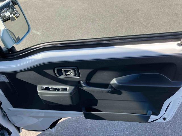 サンバートラックグランドキャブ　４ＷＤ　５速マニュアルパートタイム４ＷＤ　デフロック　５速マニュアル　６６０ｃｃ　運転席・助手席エアバッグ　ＥＴＣ車載器　荷台作業灯　キーレスエントリー　荷台ゴムマット（福島県）の中古車