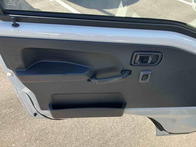 サンバートラックグランドキャブ　４ＷＤ　５速マニュアルパートタイム４ＷＤ　デフロック　５速マニュアル　６６０ｃｃ　運転席・助手席エアバッグ　ＥＴＣ車載器　荷台作業灯　キーレスエントリー　荷台ゴムマット（福島県）の中古車