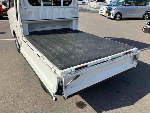 サンバートラックグランドキャブ　４ＷＤ　５速マニュアルパートタイム４ＷＤ　デフロック　５速マニュアル　６６０ｃｃ　運転席・助手席エアバッグ　ＥＴＣ車載器　荷台作業灯　キーレスエントリー　荷台ゴムマット（福島県）の中古車