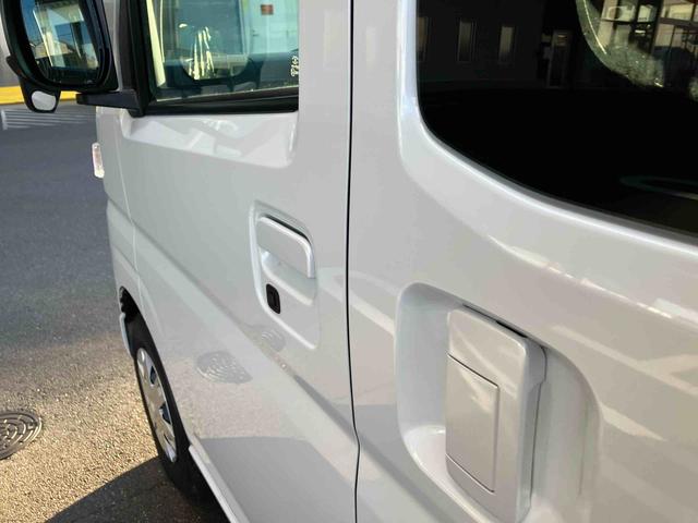 ハイゼットカーゴクルーズターボ 4WD 届出済未使用車4WD CVT 660cc ターボ ディスプレイオーディオ 衝突被害軽減ブレーキ 横滑り防止装置 ABS アイドリングストップ プッシュボタンスタート 両側スライドドア 前席パワーウィンドウ(福島県)の中古車