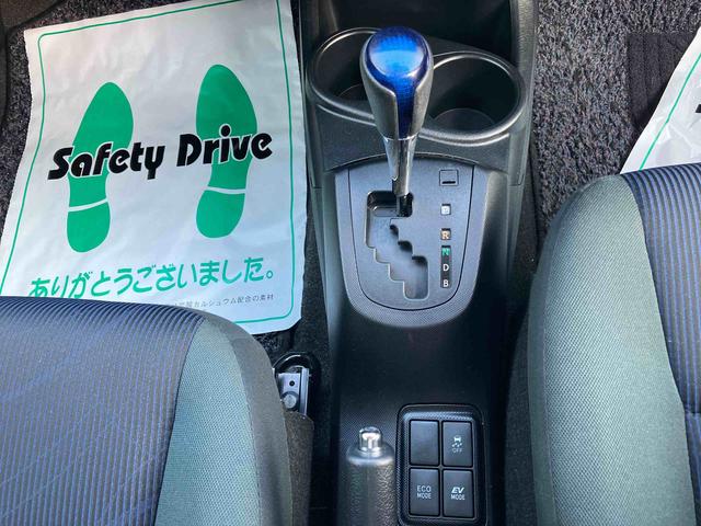 アクアＳハイブリッド車　２ＷＤ　ＣＶＴ　キーフリーシステム機能　運転席・助手席ＳＲＳエアバック　オートライト　オートエアコン（福島県）の中古車