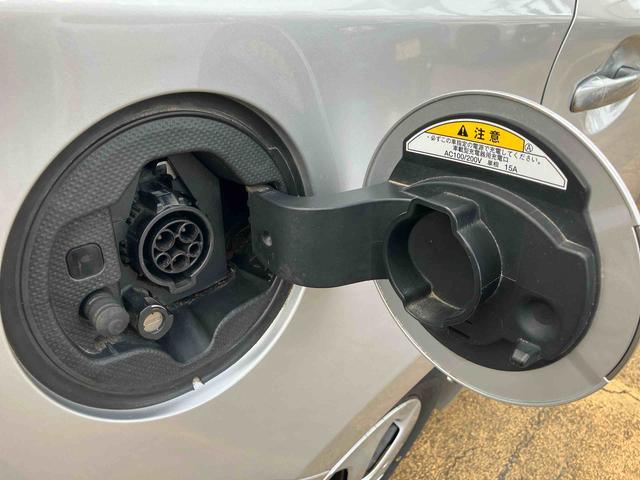 プリウスＰＨＶＳ２ＷＤ　ＣＶＴ　ハイブリッド　運転席・助手席シートヒーター　バックカメラ　ナビ付き　プッシュボタンスタート　運転席・助手席ＳＲＳエアバッグ（福島県）の中古車