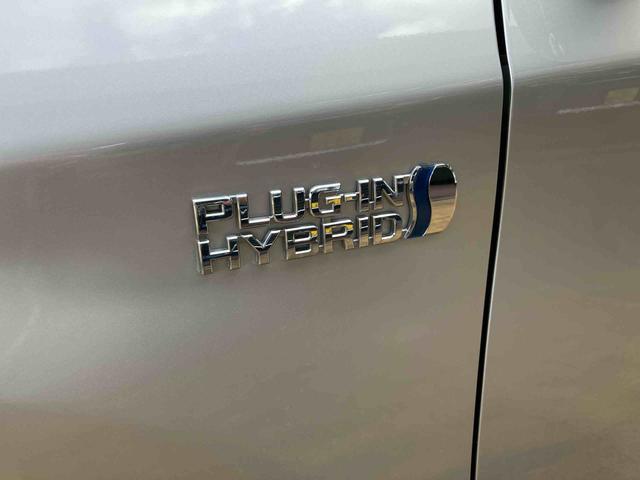 プリウスＰＨＶＳ２ＷＤ　ＣＶＴ　ハイブリッド　運転席・助手席シートヒーター　バックカメラ　ナビ付き　プッシュボタンスタート　運転席・助手席ＳＲＳエアバッグ（福島県）の中古車