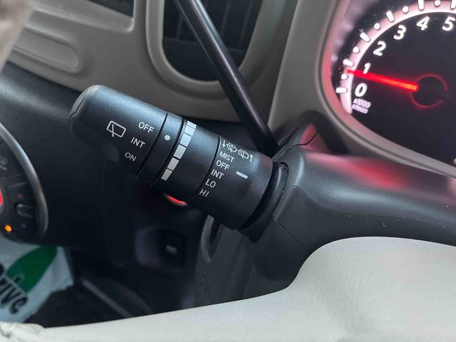キューブ１５Ｘ　Ｖセレクション４ＷＤ　ＡＴ　アイドリングストップ　電動格納ミラー　オートエアコン　　広々空間　たくさんの収納　オートライト（福島県）の中古車