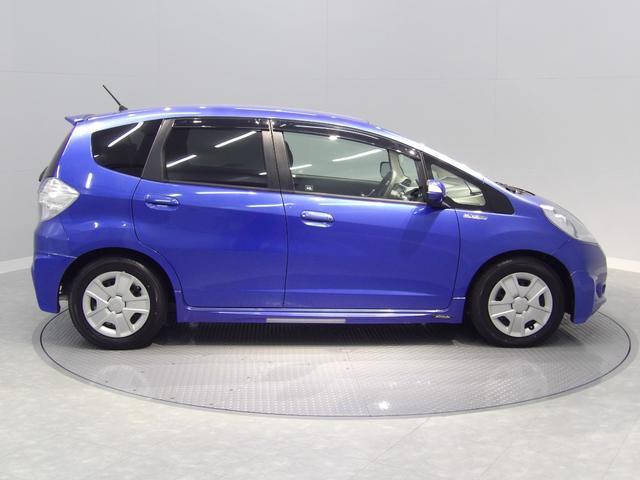 フィットハイブリッドハイブリッド・１０ｔｈアニバーサリーＥＴＣ　スマートキー　フォグランプ　　クルーズコントロール　ＨＩＤヘッドライト　オートエアコン　ステアリングスイッチ（岩手県）の中古車