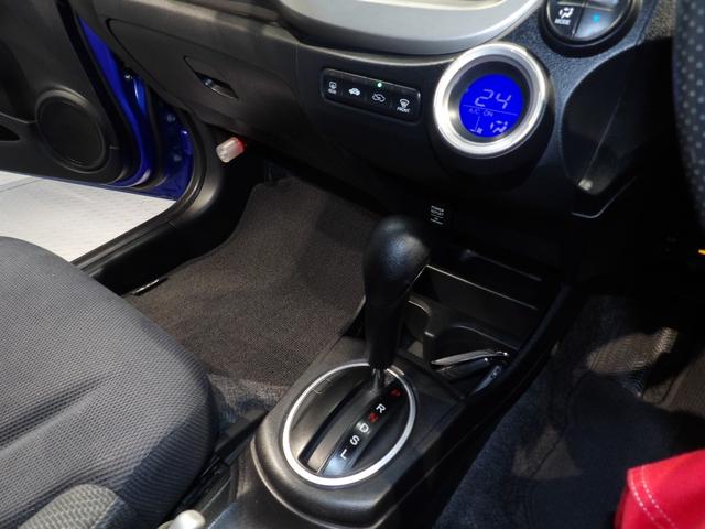 フィットハイブリッドハイブリッド・１０ｔｈアニバーサリーＥＴＣ　スマートキー　フォグランプ　　クルーズコントロール　ＨＩＤヘッドライト　オートエアコン　ステアリングスイッチ（岩手県）の中古車