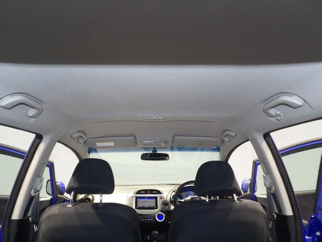 フィットハイブリッドハイブリッド・１０ｔｈアニバーサリーＥＴＣ　スマートキー　フォグランプ　　クルーズコントロール　ＨＩＤヘッドライト　オートエアコン　ステアリングスイッチ（岩手県）の中古車