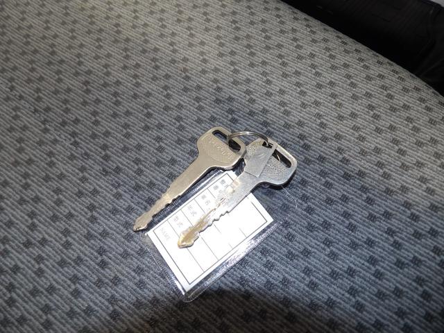 キャリイトラックＫＣエアコン・パワステ４ＷＤ　５ＭＴ　エアコン　パワステ　運転席エアバッグ　ＡＭ／ＦＭラジオ　パートタイム４ＷＤ（岩手県）の中古車