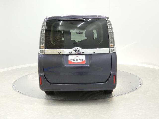 ヴォクシーＸ４ＷＤ　７人乗り　社外ナビ　ＥＴＣ　左側パワースライドドア　リヤオートエアコン　寒冷地仕様　アイドリングストップ（岩手県）の中古車