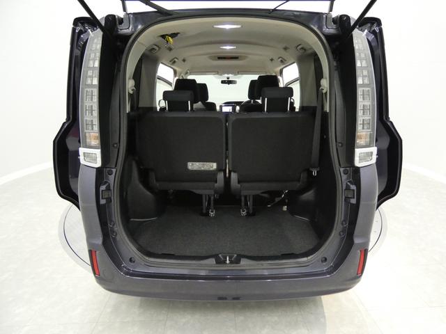 ヴォクシーＸ４ＷＤ　７人乗り　社外ナビ　ＥＴＣ　左側パワースライドドア　リヤオートエアコン　寒冷地仕様　アイドリングストップ（岩手県）の中古車