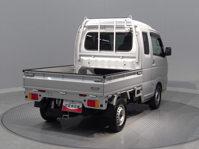 スーパーキャリイＸ４ＷＤ　５ＭＴ　　リクライニングシート　　フォグランプ　キーレス　パワーウィンドウ　運転席助手席エアバッグ　ＡＢＳ　オーバーヘッドシェルフ　作業灯　背面収納スペース（岩手県）の中古車