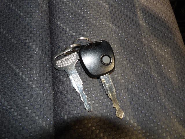 スーパーキャリイＸ４ＷＤ　５ＭＴ　　リクライニングシート　　フォグランプ　キーレス　パワーウィンドウ　運転席助手席エアバッグ　ＡＢＳ　オーバーヘッドシェルフ　作業灯　背面収納スペース（岩手県）の中古車