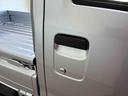 電子制御式４ＷＤ　スマアシ（衝突安全防止機能）　純正ＡＭＦＭチューナー　マニュアルエアコン　オートライト　ハロゲンヘッドランプ　荷台灯　リヤ４枚リーフスプリング　デュアルエアバッグ　コーナーセンサー（秋田県）の中古車