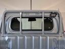 電子制御式４ＷＤ　スマアシ（衝突安全防止機能）　純正ＡＭＦＭチューナー　マニュアルエアコン　オートライト　ハロゲンヘッドランプ　荷台灯　リヤ４枚リーフスプリング　デュアルエアバッグ　コーナーセンサー（秋田県）の中古車