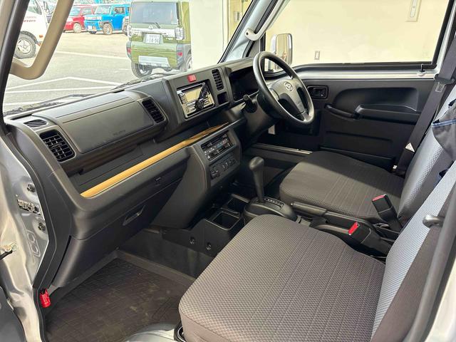 ハイゼットトラックエクストラＳＡIIIｔパートタイム４ＷＤ　純正ＣＤ　ＬＥＤヘッドライト／フォグランプ　キーレスエントリー　コーナーセンサー　荷台作業灯　マニュアルエアコン　オートライト　ストロング防錆　リヤ４枚リーフスプリング（秋田県）の中古車