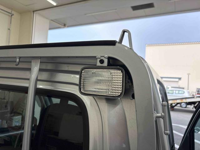 ハイゼットトラックエクストラＳＡIIIｔパートタイム４ＷＤ　純正ＣＤ　ＬＥＤヘッドライト／フォグランプ　キーレスエントリー　コーナーセンサー　荷台作業灯　マニュアルエアコン　オートライト　ストロング防錆　リヤ４枚リーフスプリング（秋田県）の中古車