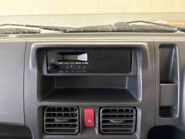キャリイトラックＫＣエアコン・パワステパートタイム４ＷＤ　ハロゲンヘッドライト　マニュアルエアコン純正ラジオ　リヤ４枚リーフ（秋田県）の中古車