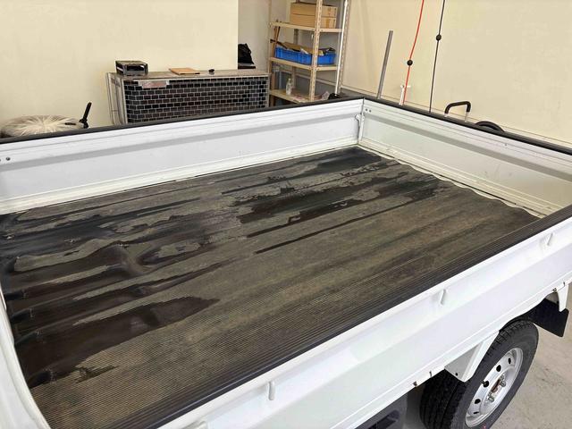 キャリイトラックＫＣエアコン・パワステパートタイム４ＷＤ　ハロゲンヘッドライト　マニュアルエアコン純正ラジオ　リヤ４枚リーフ（秋田県）の中古車