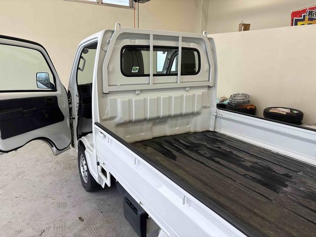 キャリイトラックＫＣエアコン・パワステパートタイム４ＷＤ　ハロゲンヘッドライト　マニュアルエアコン純正ラジオ　リヤ４枚リーフ（秋田県）の中古車