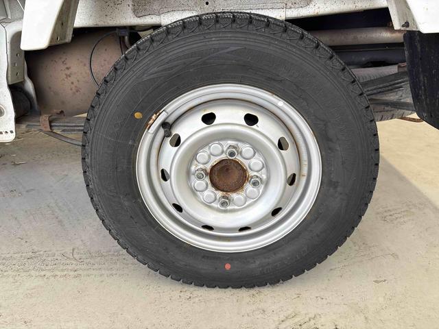 キャリイトラックＫＣエアコン・パワステパートタイム４ＷＤ　ハロゲンヘッドライト　マニュアルエアコン純正ラジオ　リヤ４枚リーフ（秋田県）の中古車