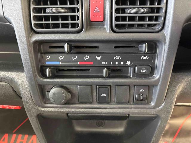 キャリイトラックＫＣエアコン・パワステパートタイム４ＷＤ　ハロゲンヘッドライト　マニュアルエアコン純正ラジオ　リヤ４枚リーフ（秋田県）の中古車