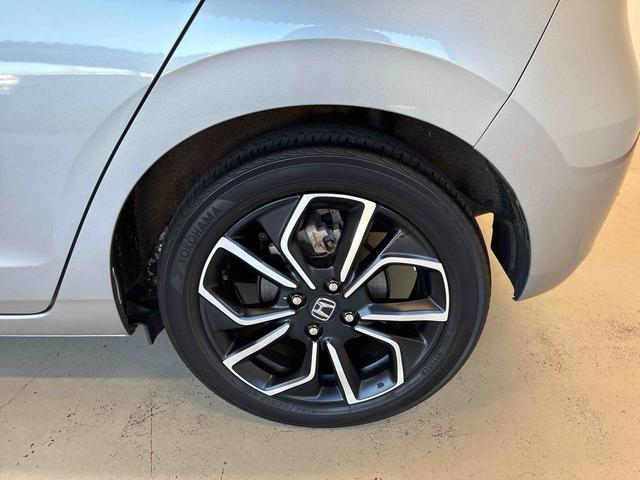 フィットｅ：ＨＥＶホーム２ＷＤ　衝突安全防止機能　ナビ　バックカメラ　クルーズコントロール　オートエアコン／ライト　ＬＥＤヘッド／フォグランプ　キーフリー　ＥＴＣ　サイドカーテンエアバッグ　チルトステアリング　シートリフター（秋田県）の中古車