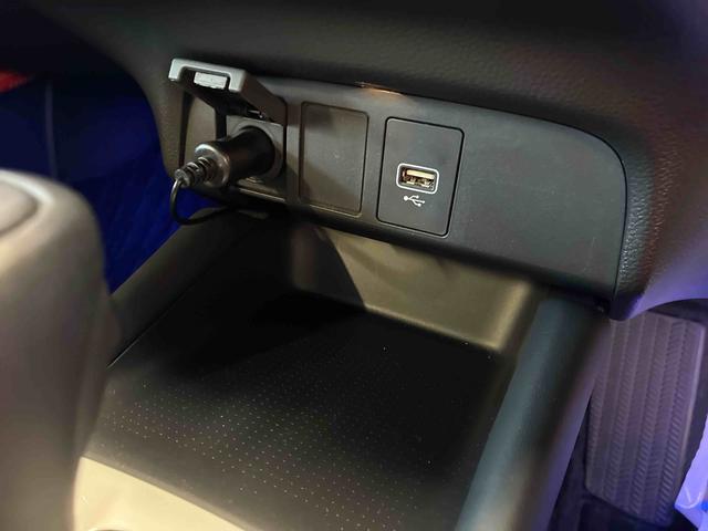 フィットｅ：ＨＥＶホーム２ＷＤ　衝突安全防止機能　ナビ　バックカメラ　クルーズコントロール　オートエアコン／ライト　ＬＥＤヘッド／フォグランプ　キーフリー　ＥＴＣ　サイドカーテンエアバッグ　チルトステアリング　シートリフター（秋田県）の中古車