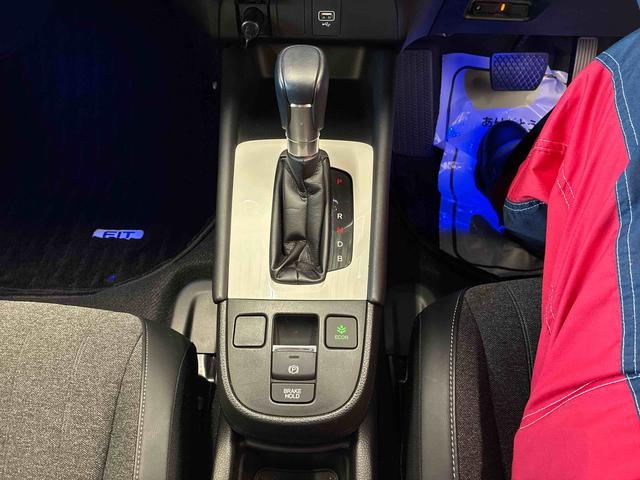 フィットｅ：ＨＥＶホーム２ＷＤ　衝突安全防止機能　ナビ　バックカメラ　クルーズコントロール　オートエアコン／ライト　ＬＥＤヘッド／フォグランプ　キーフリー　ＥＴＣ　サイドカーテンエアバッグ　チルトステアリング　シートリフター（秋田県）の中古車