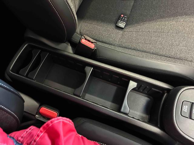 フィットｅ：ＨＥＶホーム２ＷＤ　衝突安全防止機能　ナビ　バックカメラ　クルーズコントロール　オートエアコン／ライト　ＬＥＤヘッド／フォグランプ　キーフリー　ＥＴＣ　サイドカーテンエアバッグ　チルトステアリング　シートリフター（秋田県）の中古車