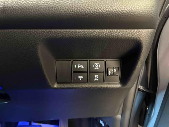 フィットｅ：ＨＥＶホーム２ＷＤ　衝突安全防止機能　ナビ　バックカメラ　クルーズコントロール　オートエアコン／ライト　ＬＥＤヘッド／フォグランプ　キーフリー　ＥＴＣ　サイドカーテンエアバッグ　チルトステアリング　シートリフター（秋田県）の中古車