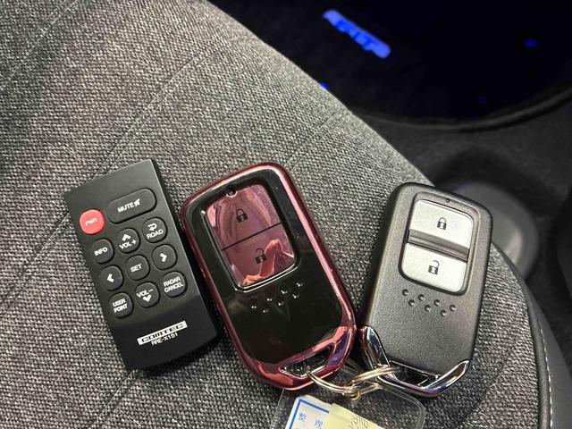 フィットｅ：ＨＥＶホーム２ＷＤ　衝突安全防止機能　ナビ　バックカメラ　クルーズコントロール　オートエアコン／ライト　ＬＥＤヘッド／フォグランプ　キーフリー　ＥＴＣ　サイドカーテンエアバッグ　チルトステアリング　シートリフター（秋田県）の中古車