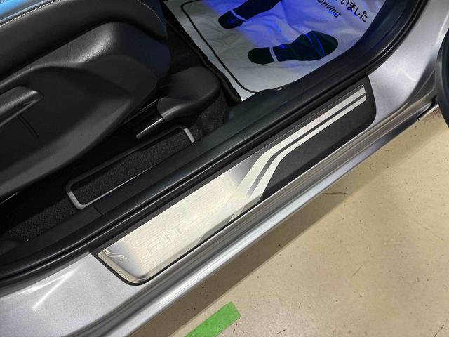 フィットｅ：ＨＥＶホーム２ＷＤ　衝突安全防止機能　ナビ　バックカメラ　クルーズコントロール　オートエアコン／ライト　ＬＥＤヘッド／フォグランプ　キーフリー　ＥＴＣ　サイドカーテンエアバッグ　チルトステアリング　シートリフター（秋田県）の中古車