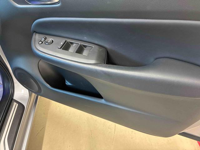 フィットｅ：ＨＥＶホーム２ＷＤ　衝突安全防止機能　ナビ　バックカメラ　クルーズコントロール　オートエアコン／ライト　ＬＥＤヘッド／フォグランプ　キーフリー　ＥＴＣ　サイドカーテンエアバッグ　チルトステアリング　シートリフター（秋田県）の中古車