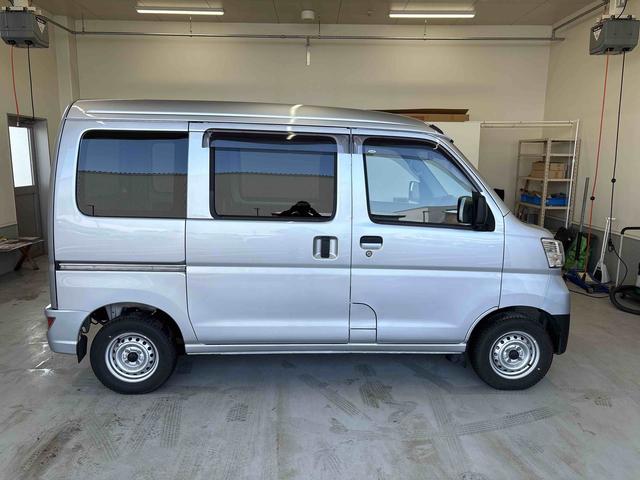 ハイゼットカーゴデラックスＳＡIIIパートタイム４ＷＤ　純正ラジオ　ＬＥＤヘッドライト　マニュアルエアコン　スマートアシスト（予防安全装置）　ＶＳＣ（横滑り防止機能）　オートライト／ハイビーム　キーレスエントリー（秋田県）の中古車