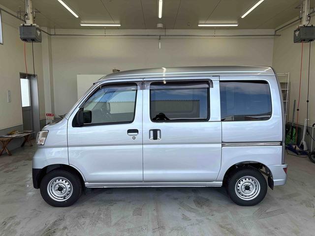 ハイゼットカーゴデラックスＳＡIIIパートタイム４ＷＤ　純正ラジオ　ＬＥＤヘッドライト　マニュアルエアコン　スマートアシスト（予防安全装置）　ＶＳＣ（横滑り防止機能）　オートライト／ハイビーム　キーレスエントリー（秋田県）の中古車