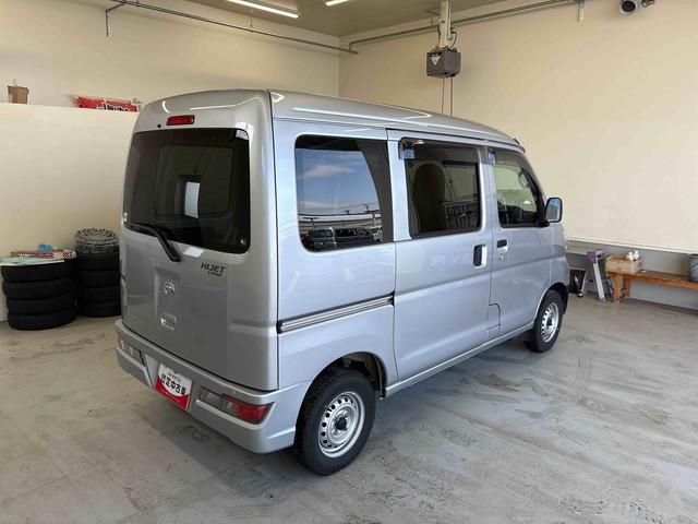 ハイゼットカーゴデラックスＳＡIIIパートタイム４ＷＤ　純正ラジオ　ＬＥＤヘッドライト　マニュアルエアコン　スマートアシスト（予防安全装置）　ＶＳＣ（横滑り防止機能）　オートライト／ハイビーム　キーレスエントリー（秋田県）の中古車