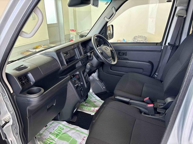 ハイゼットカーゴデラックスＳＡIIIパートタイム４ＷＤ　純正ラジオ　ＬＥＤヘッドライト　マニュアルエアコン　スマートアシスト（予防安全装置）　ＶＳＣ（横滑り防止機能）　オートライト／ハイビーム　キーレスエントリー（秋田県）の中古車