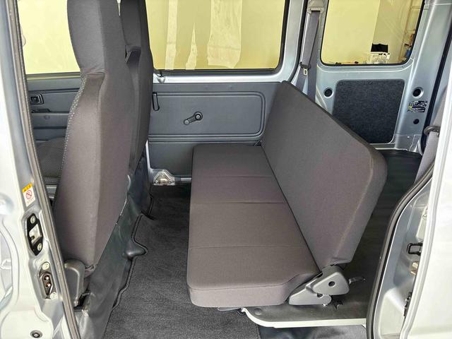 ハイゼットカーゴデラックスＳＡIIIパートタイム４ＷＤ　純正ラジオ　ＬＥＤヘッドライト　マニュアルエアコン　スマートアシスト（予防安全装置）　ＶＳＣ（横滑り防止機能）　オートライト／ハイビーム　キーレスエントリー（秋田県）の中古車