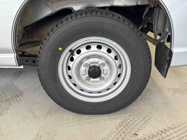 ハイゼットカーゴデラックスＳＡIIIパートタイム４ＷＤ　純正ラジオ　ＬＥＤヘッドライト　マニュアルエアコン　スマートアシスト（予防安全装置）　ＶＳＣ（横滑り防止機能）　オートライト／ハイビーム　キーレスエントリー（秋田県）の中古車