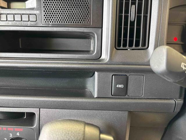 ハイゼットカーゴデラックスＳＡIIIパートタイム４ＷＤ　純正ラジオ　ＬＥＤヘッドライト　マニュアルエアコン　スマートアシスト（予防安全装置）　ＶＳＣ（横滑り防止機能）　オートライト／ハイビーム　キーレスエントリー（秋田県）の中古車