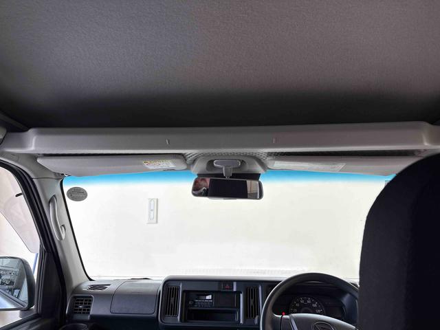 ハイゼットカーゴデラックスＳＡIIIパートタイム４ＷＤ　純正ラジオ　ＬＥＤヘッドライト　マニュアルエアコン　スマートアシスト（予防安全装置）　ＶＳＣ（横滑り防止機能）　オートライト／ハイビーム　キーレスエントリー（秋田県）の中古車