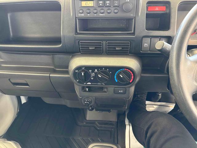 アクティトラックＳＤＸ４ＷＤ　純正ラジオ　ハロゲンヘッドライト　荷台作業灯　マニュアルエアコン（秋田県）の中古車