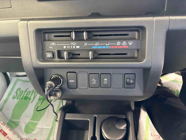 ハイゼットトラックスタンダードＳＡIIIｔパートタイム４ＷＤ　ハロゲンヘッドライト　マニュアルエアコン　ストロング防錆　ドライブレコーダー　ＶＳＣ（横滑り防止機能）　スマートアシスト（衝突安全防止機能）　リヤ４枚リーフスプリング（秋田県）の中古車