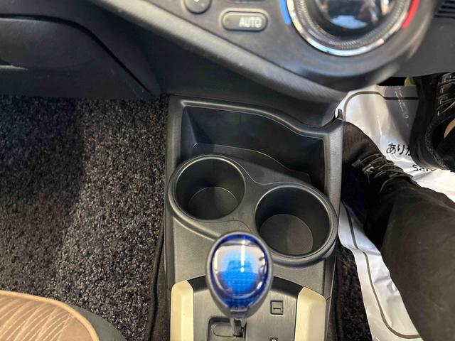 アクアＧ純正ナビ　踏み間違い防止　ハロゲンヘッドライト　ＥＴＣ　オートエアコン　純正アルミホイール　運転席シートリフター　電動格納ドアミラー　フロントシールドディアイサー　社外品ドライブレコーダー（前後）（秋田県）の中古車