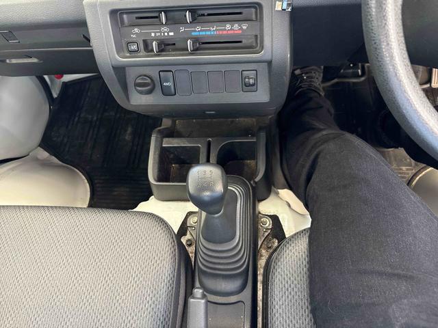 ハイゼットトラックスタンダードパートタイム4WD 社外品CD ハロゲンヘッドライト マニュアルエアコン リヤ4枚リーフスプリング KS(ストロング防錆) 荷台作業灯(秋田県)の中古車