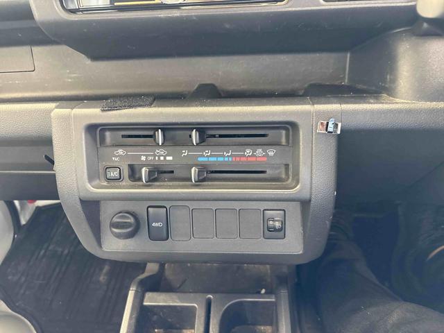 ハイゼットトラックスタンダードパートタイム4WD 社外品CD ハロゲンヘッドライト マニュアルエアコン リヤ4枚リーフスプリング KS(ストロング防錆) 荷台作業灯(秋田県)の中古車