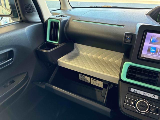 タントX4WD スマアシ(衝突安全防止機能) 純正ナビ/リモスタ バックカメラ 片側パワースライドドア オートエアコン/ライト/電動格納式ドアミラー LEDヘッドランプ チルトステアリング シートリフター(秋田県)の中古車