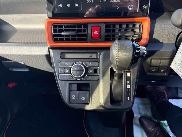 タントファンクロスターボ4WD ディスプレイオーディオ LEDヘッドランプ/フォグランプ オートエアコン/ライト/ハイビーム/電動格納ドアミラー 両側電動スライドドア 運転席・助手席シートヒーター 電動パーキングブレーキ(秋田県)の中古車