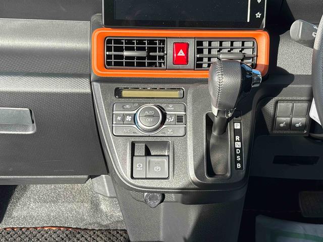 タントファンクロスターボ4WD ディスプレイオーディオ LEDヘッドランプ/フォグランプ オートエアコン/ライト/ハイビーム/電動格納ドアミラー 両側電動スライドドア 運転席・助手席シートヒーター 電動パーキングブレーキ(秋田県)の中古車